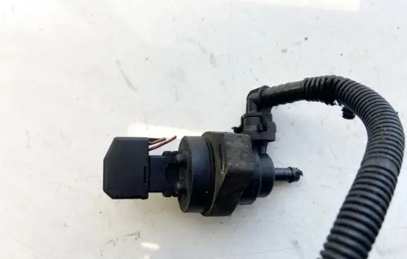 BMW 5 E39 Turbo solenoid valve 1748875