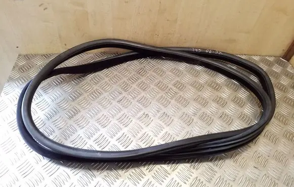 Volvo XC90 Rear door rubber seal (on body) 