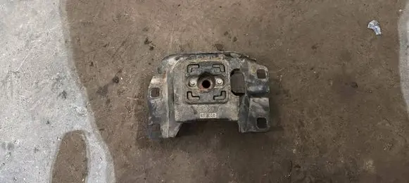 Volvo V50 Engine mount bracket 322A59