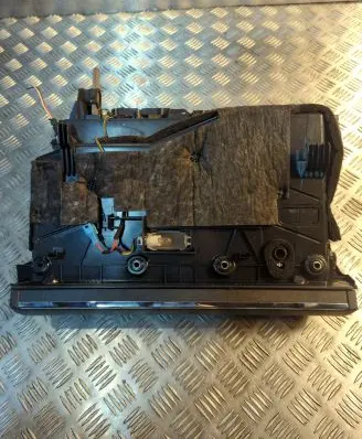 Mercedes-Benz C W204 Glove box