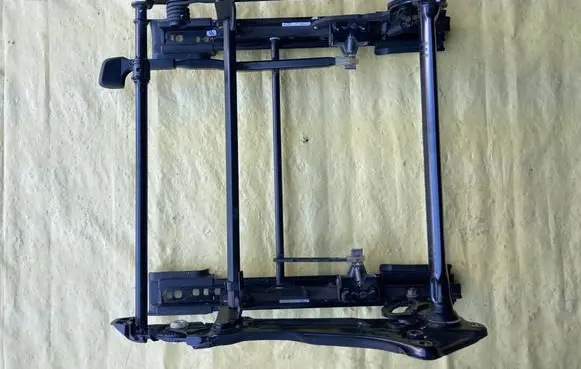 Mercedes-Benz C AMG W204 Front driver seat rail A2049103936 824170004 YAP1037408