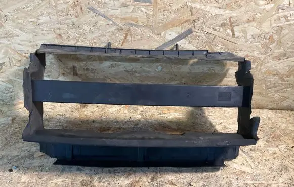 Land Rover Range Rover Sport L320 Intercooler air channel guide AH22019A01A