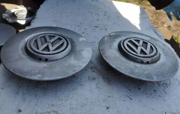 Volkswagen Golf III R15 wheel hub/cap/trim 1H0601151B