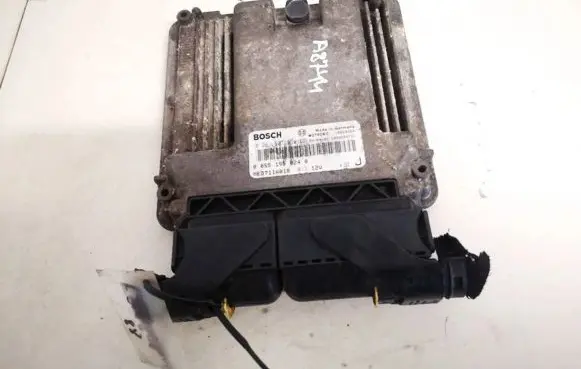 Alfa Romeo GT Engine control unit/module 00551950240 0261s01032