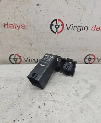 Volkswagen PASSAT B6 Glow plug pre-heat relay 038907281D 51299023
