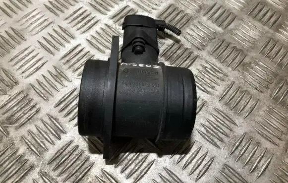 Volkswagen Golf V Mass air flow meter 038906461 0281002531