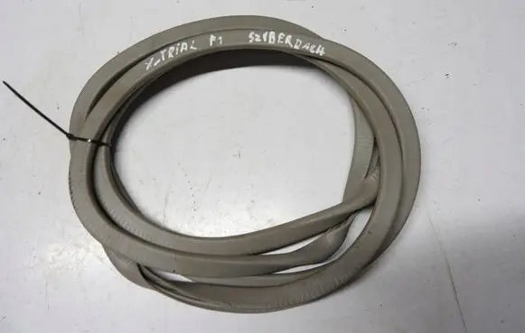 Nissan X-Trail T31 Rubber seal loading door window/glass M9RC830