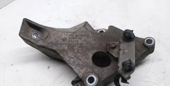 BMW 1 E82 E88 Engine mounting bracket 6775041 59280110