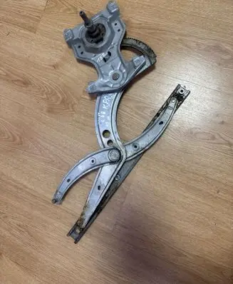 Volkswagen PASSAT B3 Front door manual window regulator 