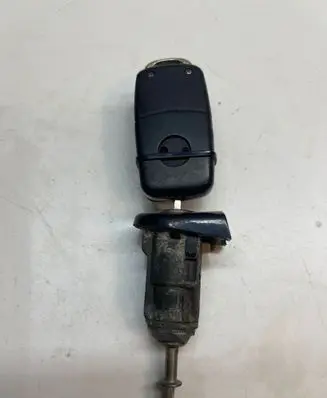 Volkswagen Golf IV Front door lock (next to the handle) 1U08371678
