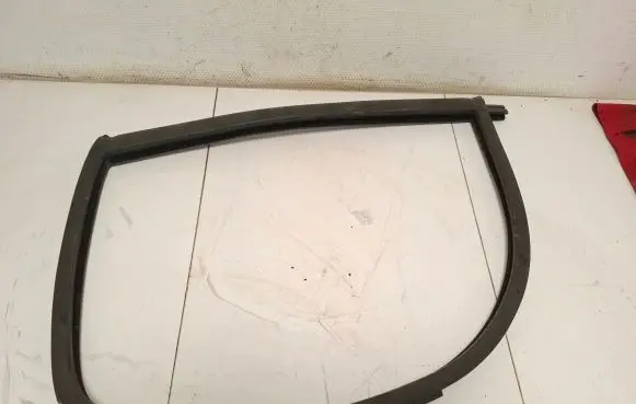 Citroen Jumper Rubber seal front door window/glass 