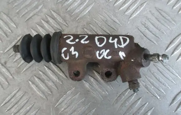 Toyota Avensis T250 Clutch slave cylinder 