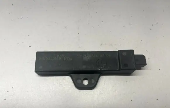 BMW 5 F10 F11 Keyless system antenna 9220832 922083202