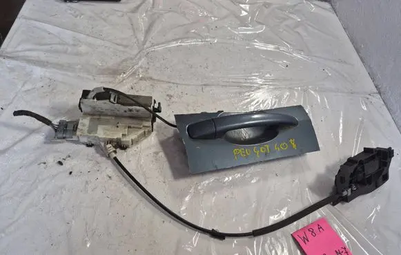 Peugeot 407 Front door lock 9660698180