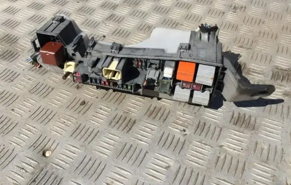 Toyota Corolla E120 E130 Fuse box set