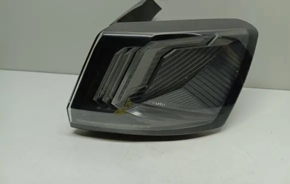 Peugeot 3008 II Rear/tail lights 9836231180