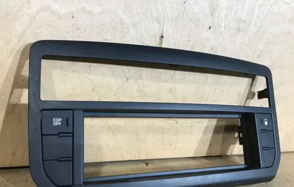 Citroen C5 Radio/GPS head unit trim 9682459677 81230151