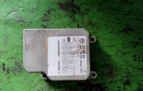 Skoda Octavia Mk1 (1U) Airbag control unit/module