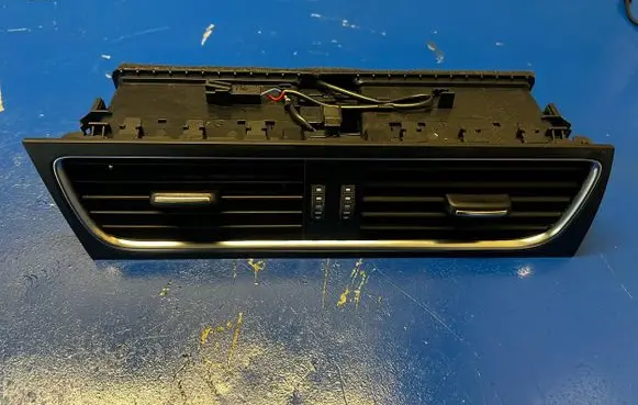 Audi A4 S4 B8 8K Dash center air vent grill 8T1820951C
