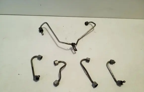 Jaguar XE Fuel injector supply line/pipe 