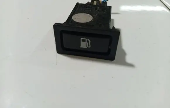 Toyota Avensis T250 Fuel tank opening switch 156795