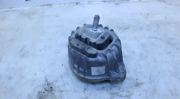 BMW 3 E90 E91 Engine mount bracket 13981112