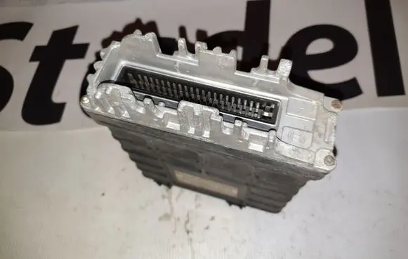 Volkswagen Golf III Engine control unit/module 1H0907311 0261200701