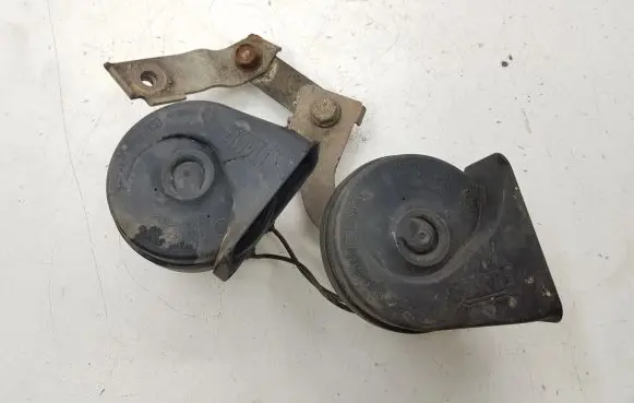 Volkswagen Golf IV Horn signal E30055306