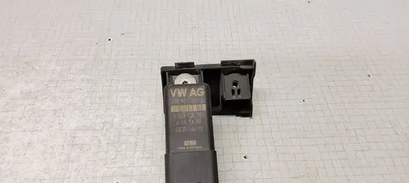 Volkswagen Caddy Glow plug pre-heat relay 038907281D 1K0937540B 0522120504