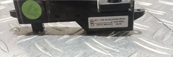 Mercedes-Benz E W211 Gear shifter surround trim plastic A2115420426 13569820 E042746025