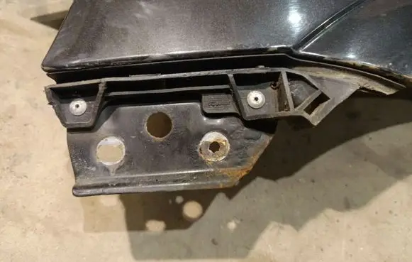 Front bumper mounting bracket