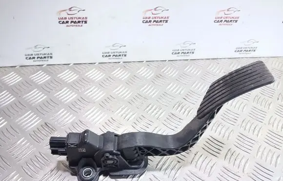 Mitsubishi Lancer VIII Accelerator throttle pedal 1600A101