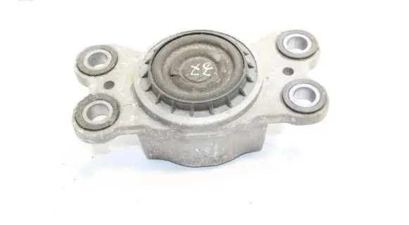 Volvo V60 Engine mount bracket