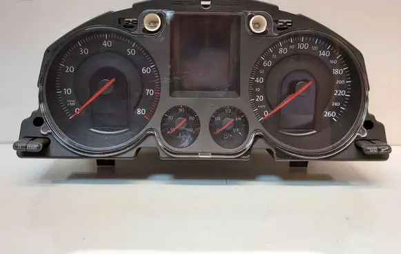 Volkswagen PASSAT B6 Speedometer (instrument cluster) 3C0920960K