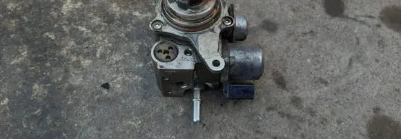 Peugeot RCZ Fuel injection high pressure pump V75888798011C