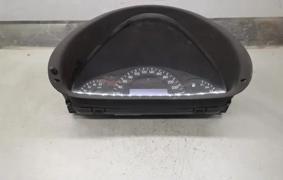 Mercedes-Benz C W203 Speedometer (instrument cluster) A2035403911