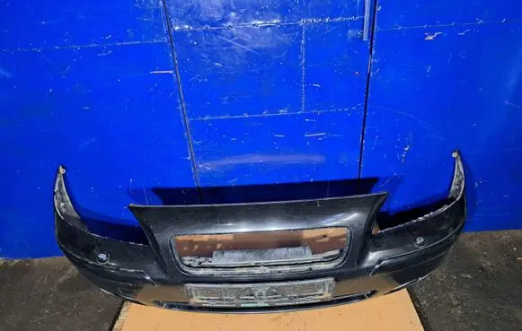 Volvo V70 Front bumper 39997076