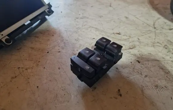 Buick Encore I Electric window control switch