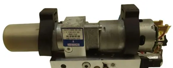 Mercedes-Benz SLK R171 Convertible roof hydraulic pump A1718000030