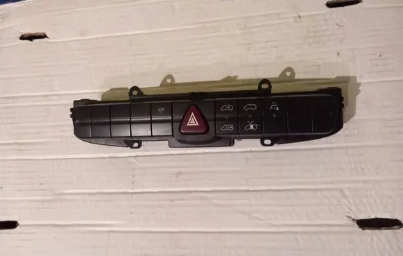 Mercedes-Benz Vito Viano W639 Hazard light switch 6395454807 A6395454807 3311100104