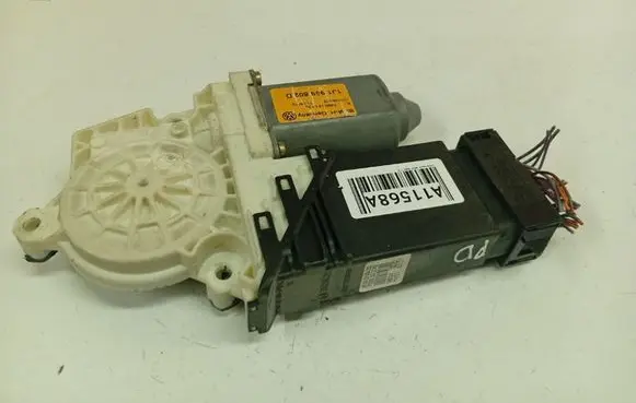 Volkswagen Golf IV Front door window regulator motor 9776101434203