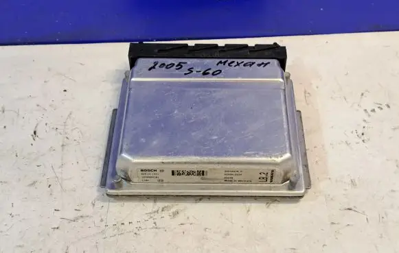 Volvo S60 Engine control unit/module 0281011441 30646978