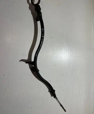 Volkswagen PASSAT B6 Oil level dip stick 03L103634