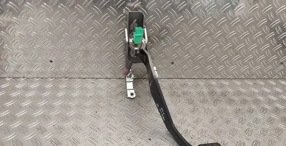 Toyota Verso Brake pedal