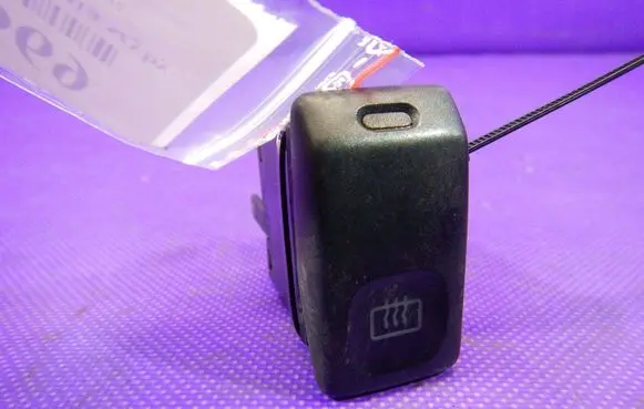 Volkswagen Golf II Windscreen/window heater switch 