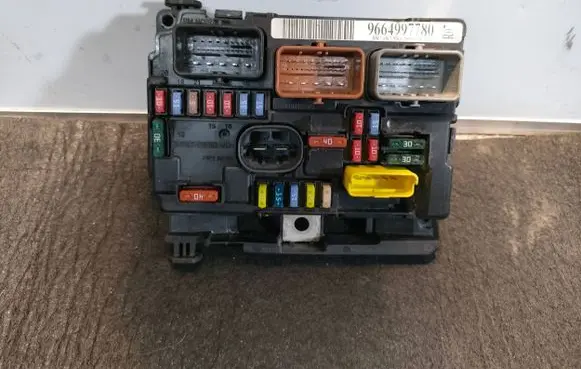 Peugeot 207 Fuse module 9664997780