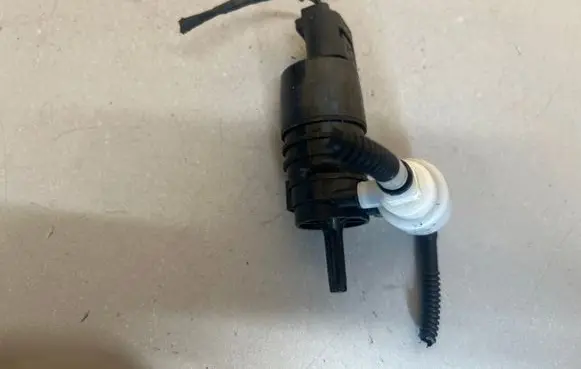 BMW iX3 G08 Windscreen/windshield washer pump 7388349