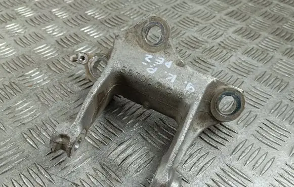 Gearbox mounting bracket