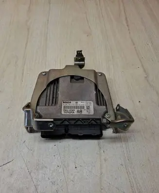 Toyota Corolla E120 E130 Engine control unit/module 0281011731 8966102A80