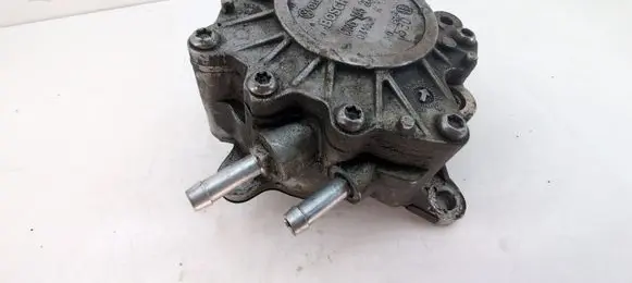 Volkswagen PASSAT B6 Vacuum pump 03G145209C
